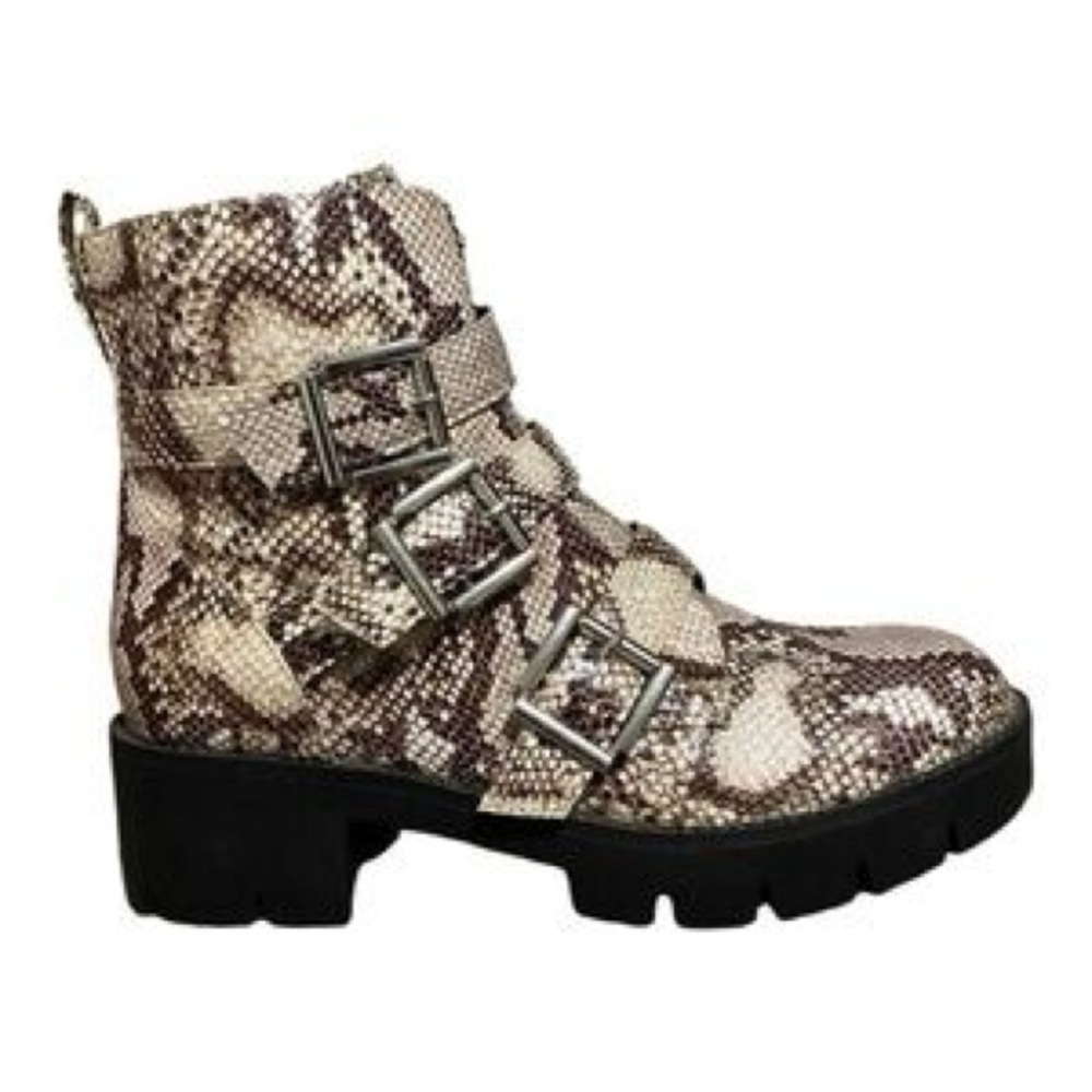 BP Lilly Buckle Snake Print Combat Boots! Size 8.5 women’s! Amazing condition!